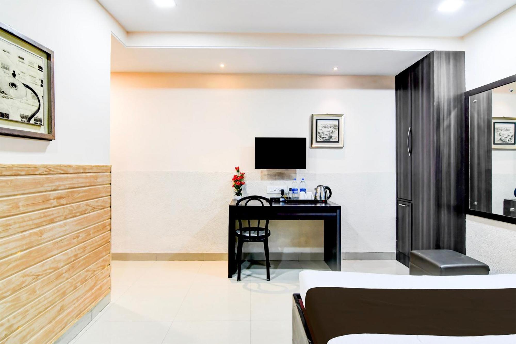 Super Collection O Behala Hotel Bhasa Buitenkant foto