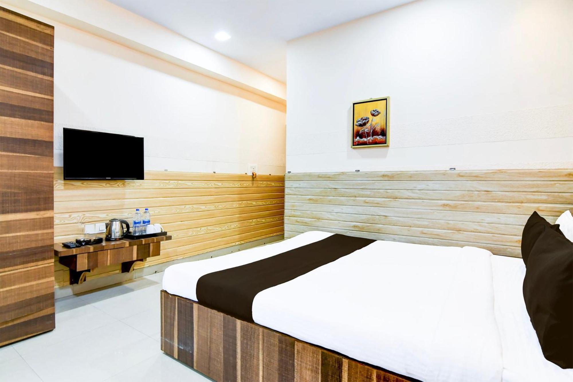 Super Collection O Behala Hotel Bhasa Buitenkant foto