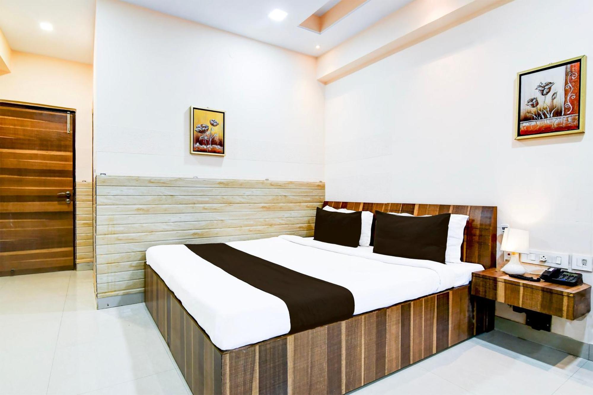 Super Collection O Behala Hotel Bhasa Buitenkant foto