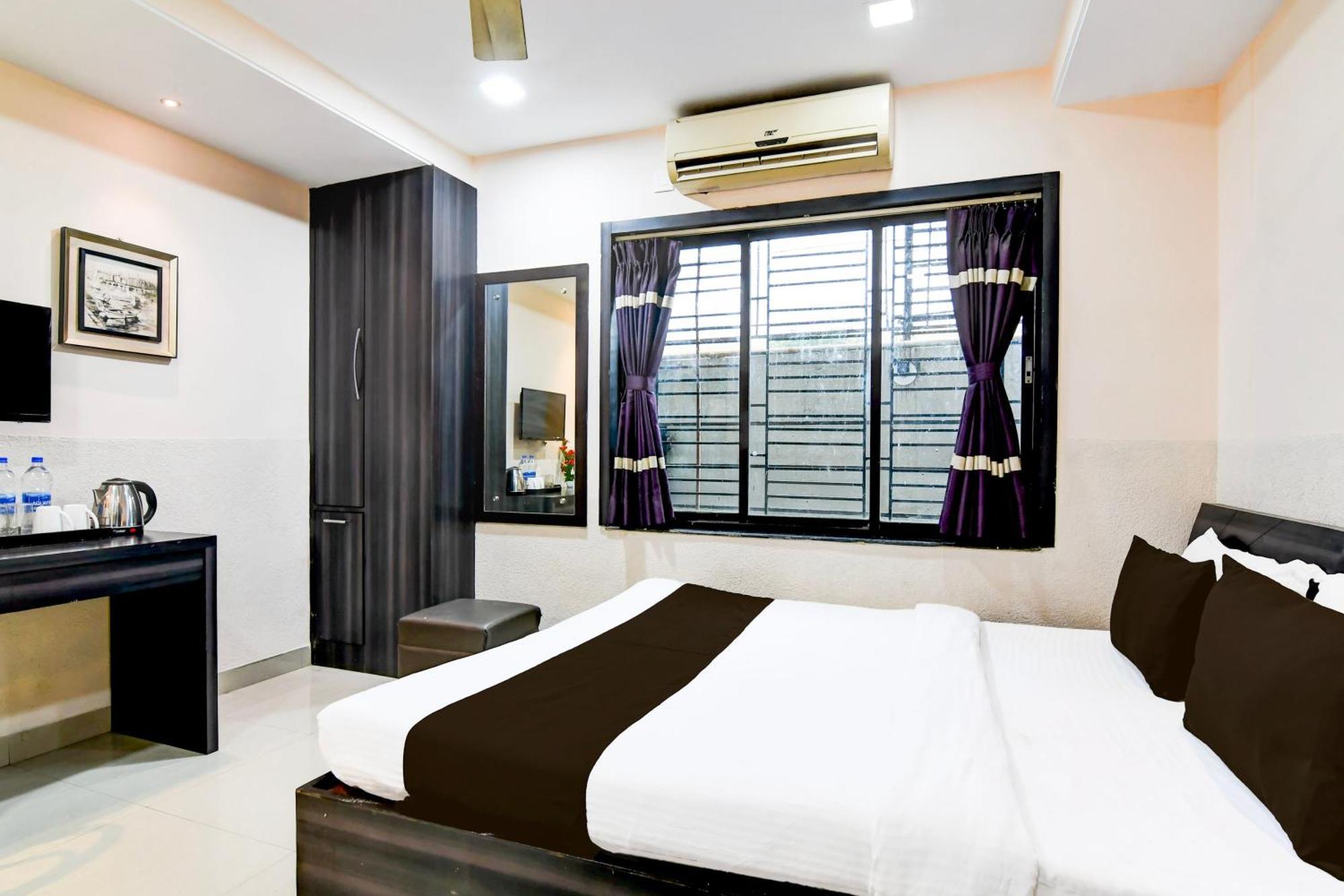 Super Collection O Behala Hotel Bhasa Buitenkant foto