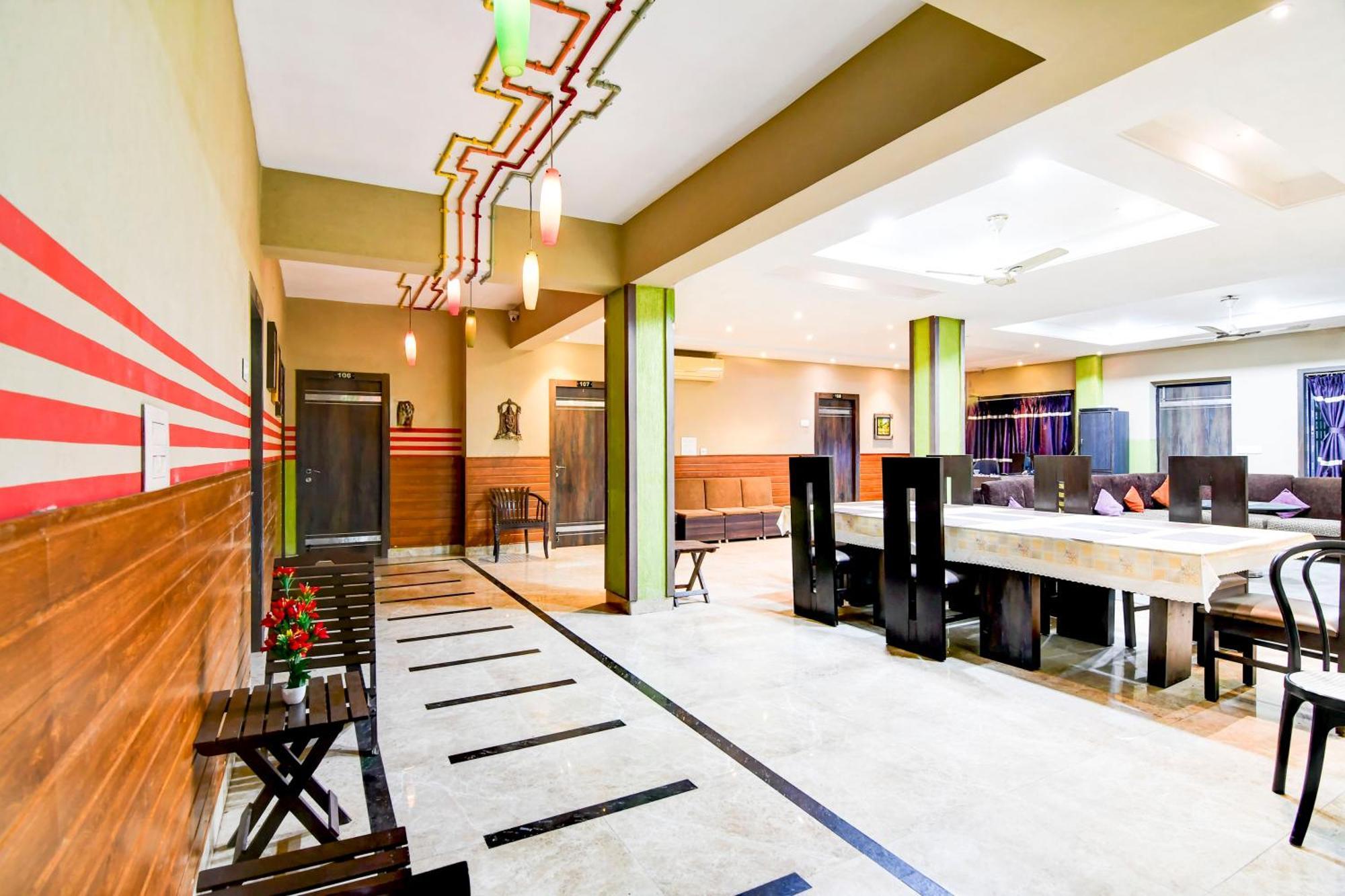 Super Collection O Behala Hotel Bhasa Buitenkant foto
